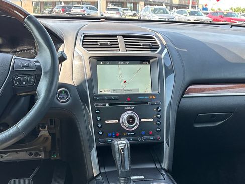 Used 2018 Ford Explorer Platinum AWD/4WD image 24