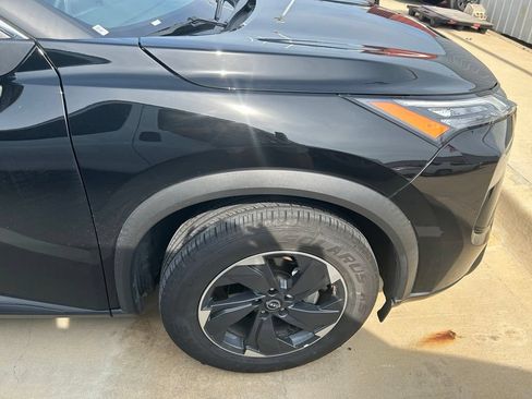 Used 2025 Nissan Rogue SV FWD image 2