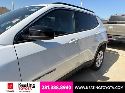 Used 2024 Jeep Compass Latitude AWD/4WD image 6