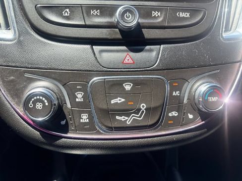 Used 2017 Chevrolet Malibu LT w/ Leather Package FWD image 17