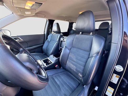 Used 2022 Mitsubishi Outlander SE image 9