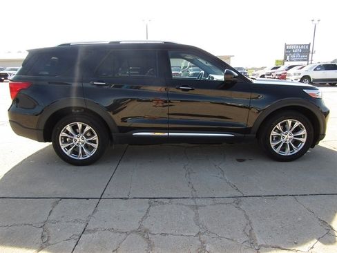 Used 2024 Ford Explorer Limited image 4