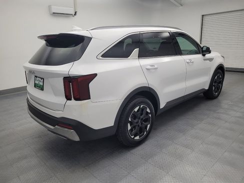 Used 2024 Kia Sorento S w/ Panoramic Sunroof Package FWD image 10