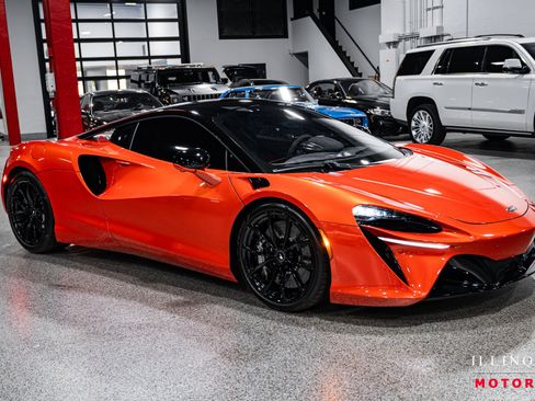 Used 2023 McLaren Artura image 8