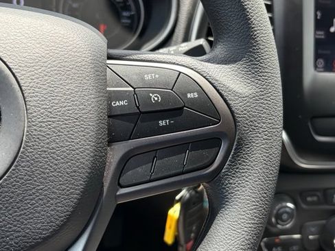 Used 2020 Jeep Cherokee Latitude FWD image 21