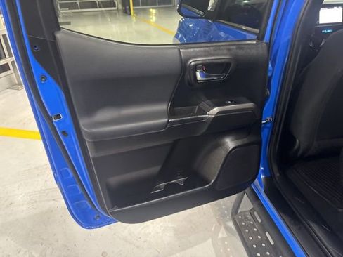 Used 2021 Toyota Tacoma TRD Sport w/ Technology Package image 28