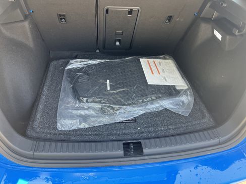 Certified 2025 Volkswagen Taos SEL image 32