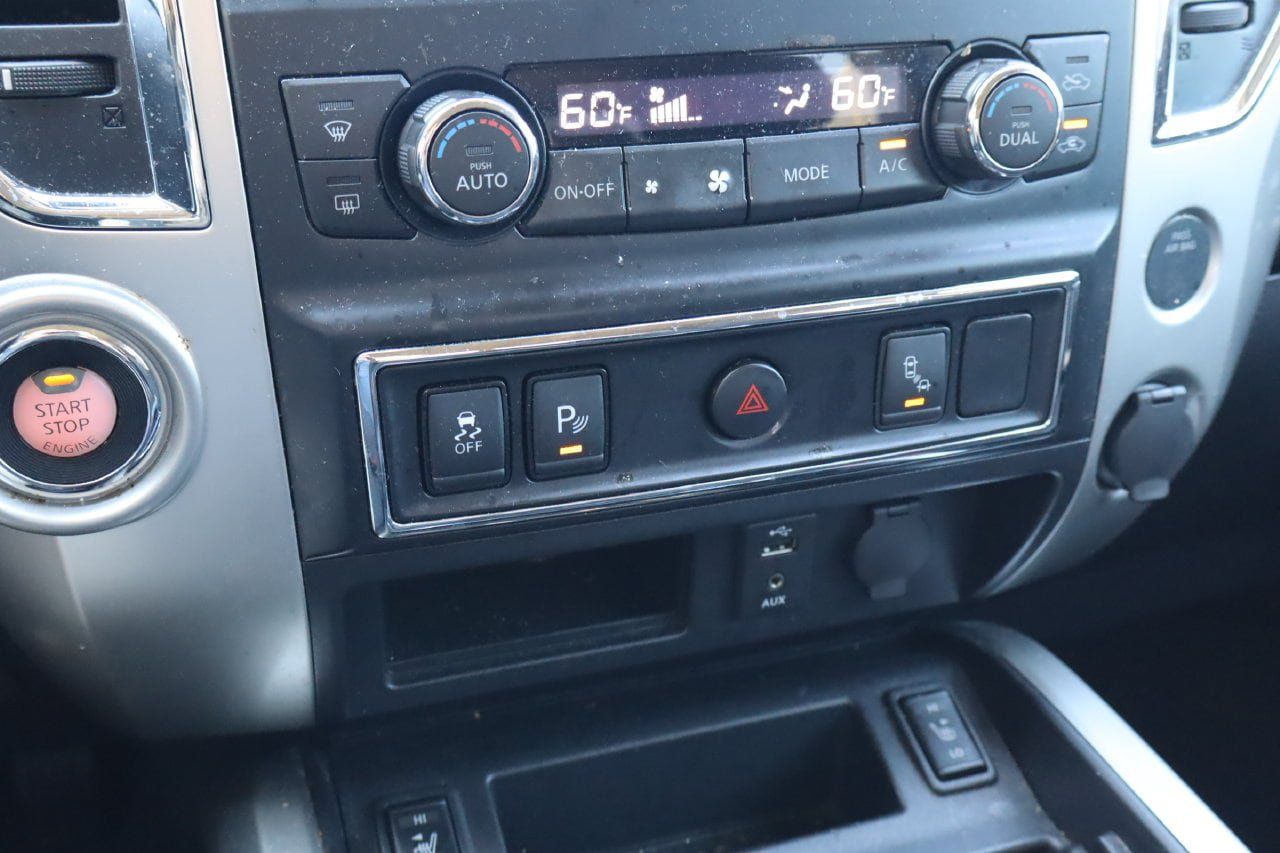 Used 2018 Nissan Titan SV w/ SV Convenience Package RWD image 22
