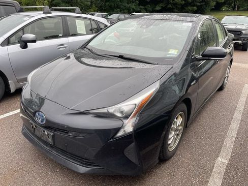 Used 2017 Toyota Prius Two w/ Prius Two Safety Plus Package FWD image 2