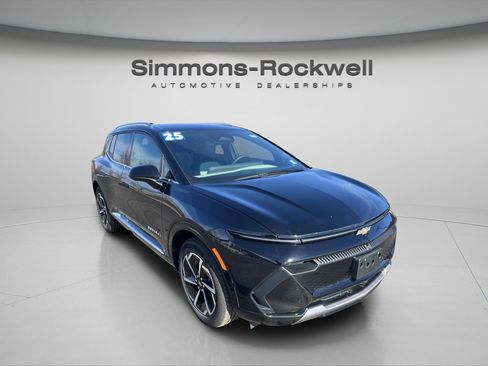 Used 2025 Chevrolet Equinox EV LT image 3