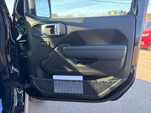 New 2026 Jeep Wrangler Unlimited Rubicon w/ Technology Group image 30