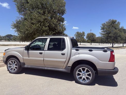 Used 2004 Ford Explorer Sport Trac 2WD image 23