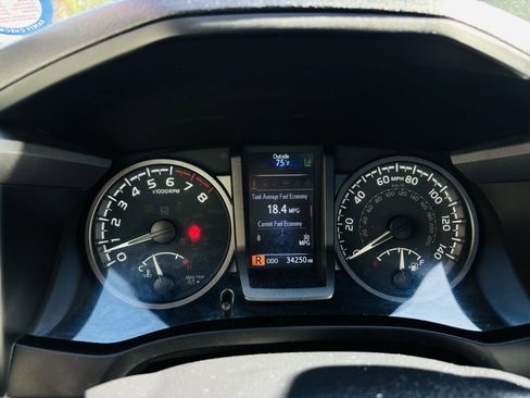 Used 2022 Toyota Tacoma TRD Sport image 22