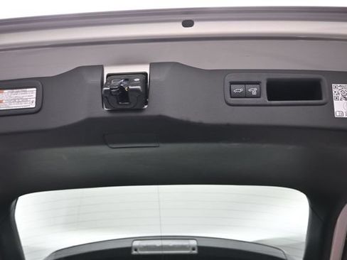 Used 2024 Toyota Venza LE AWD/4WD image 32