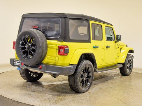 Used 2022 Jeep Wrangler Unlimited Sahara w/ Safety Group AWD/4WD image 11