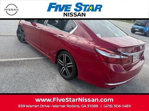 Used 2017 Honda Accord Sport image 10
