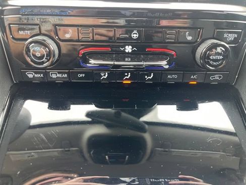 Used 2023 Jeep Grand Cherokee Limited AWD/4WD image 27