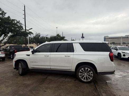 Used 2021 GMC Yukon XL Denali w/ Denali Premium Package AWD/4WD image 8