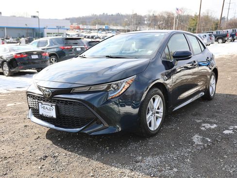 Used 2020 Toyota Corolla Hatchback image 3
