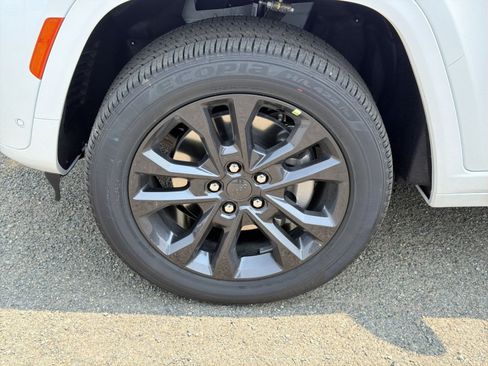 New 2026 Jeep Grand Cherokee L Limited AWD/4WD image 12