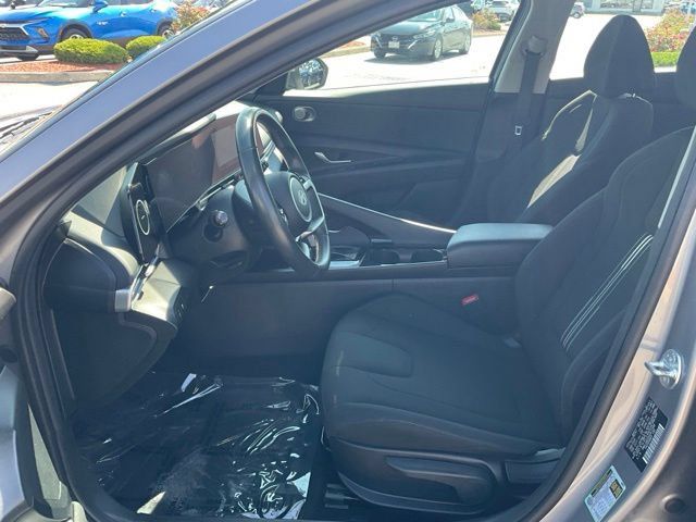Used 2025 Hyundai Elantra SEL FWD image 11