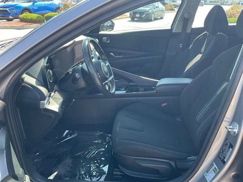 Used 2025 Hyundai Elantra SEL FWD image 11
