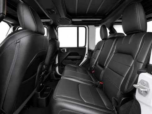 Used 2023 Jeep Wrangler Unlimited Sahara w/ Cold Weather Group AWD/4WD image 19