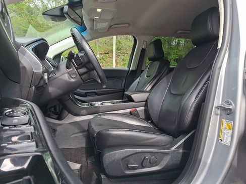 Used 2020 Ford Edge Titanium AWD/4WD image 13