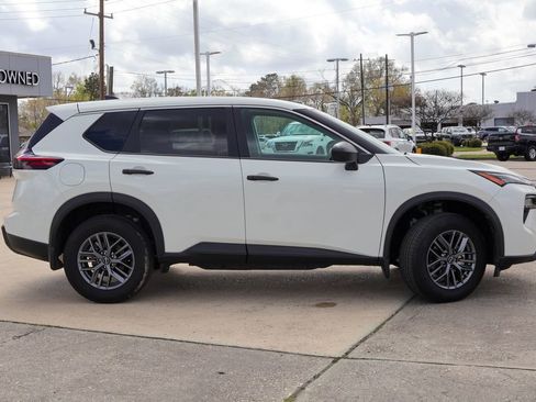 Certified 2025 Nissan Rogue S image 21