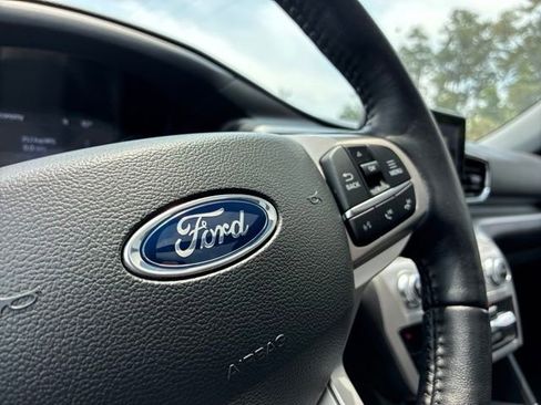 Used 2022 Ford Explorer XLT w/ Equipment Group 202A AWD/4WD image 28