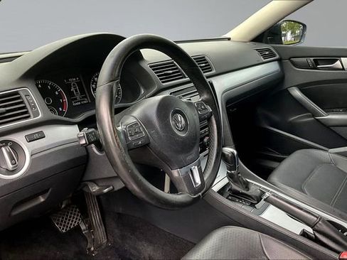 Used 2013 Volkswagen Passat 2.5 SE FWD image 16
