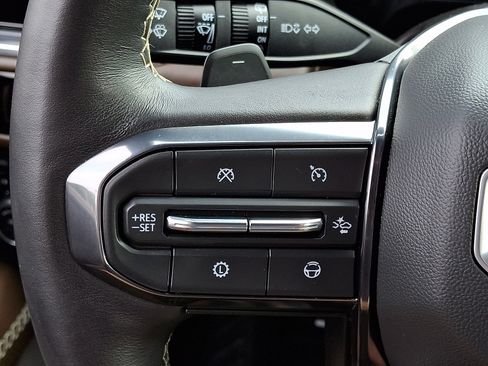 Used 2025 GMC Yukon Denali Ultimate AWD/4WD image 25