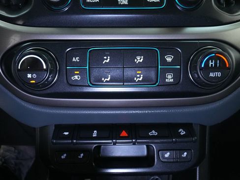 Used 2015 Chevrolet Colorado Z71 image 32