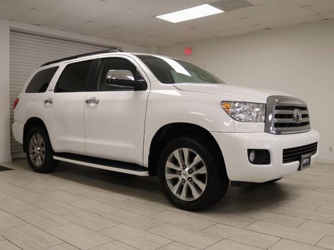 Used 2017 Toyota Sequoia Limited w/ Safety & Convenience Package AWD/4WD image 3