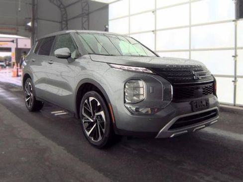 Used 2023 Mitsubishi Outlander SE AWD/4WD image 3