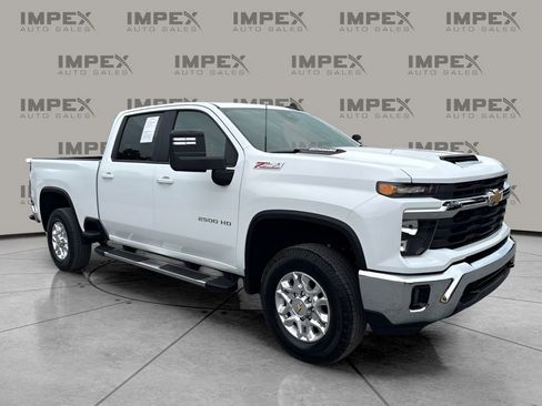 Used 2025 Chevrolet Silverado 2500 LT AWD/4WD image 7