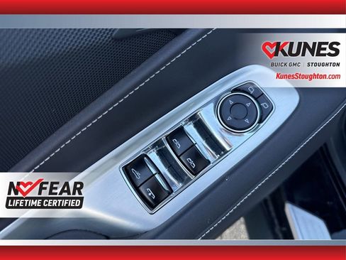 Used 2021 Chevrolet Corvette Stingray Convertible w/ Z51 Performance Package RWD image 22