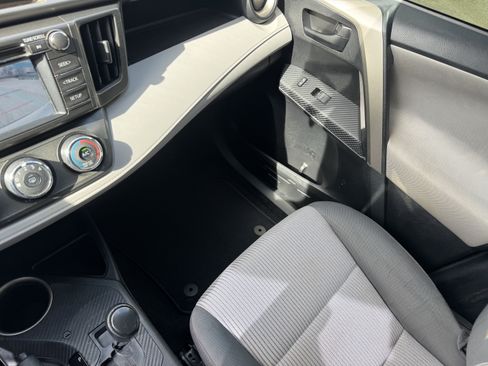 Used 2014 Toyota RAV4 LE image 30