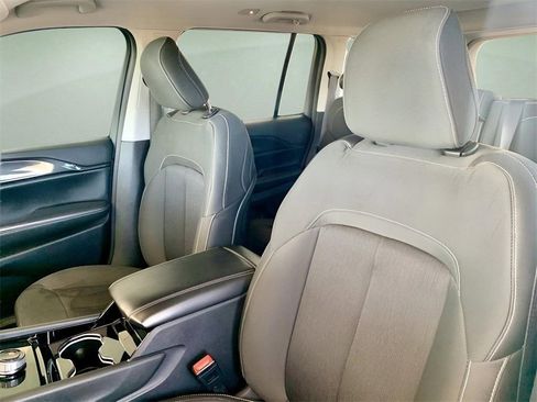 Used 2023 Jeep Grand Cherokee Laredo image 17