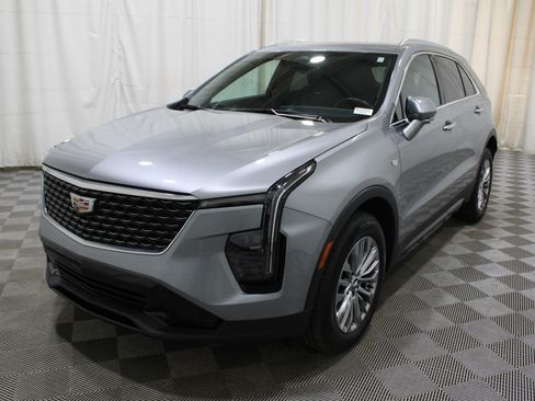 Used 2025 Cadillac XT4 Premium Luxury image 36