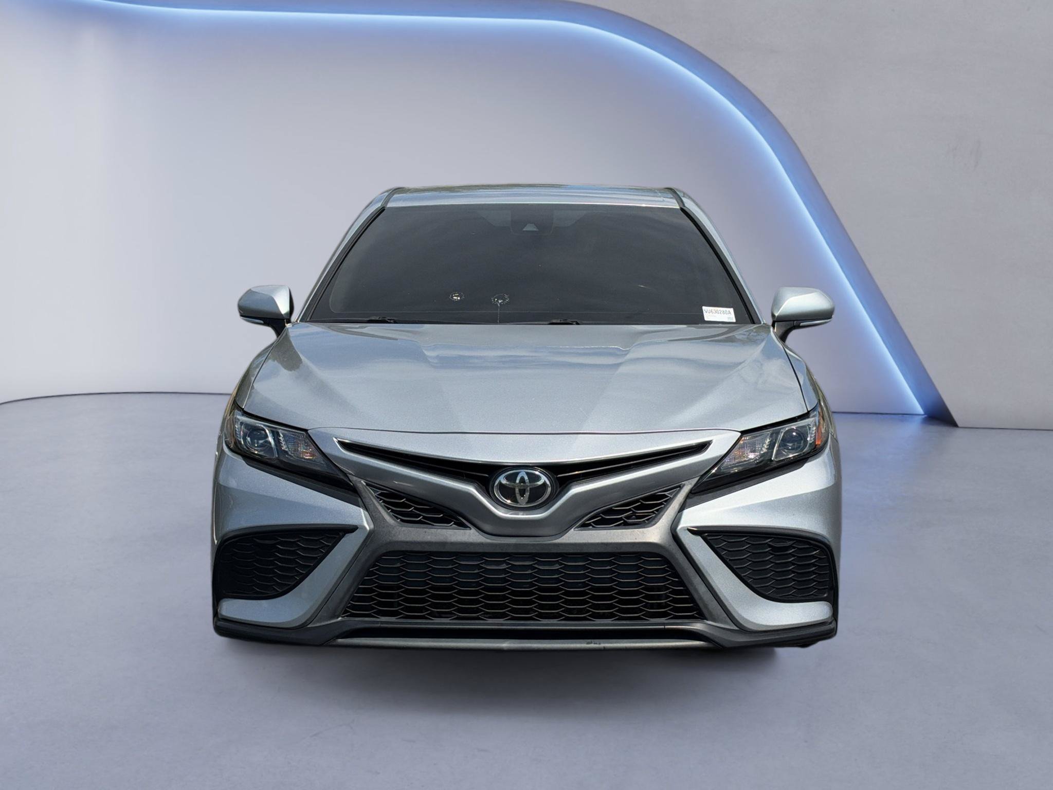 Used 2022 Toyota Camry SE FWD image 2