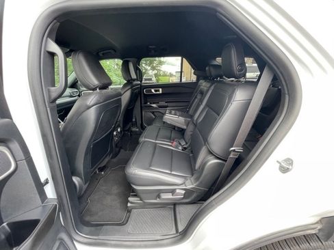 Used 2020 Ford Explorer XLT w/ Equipment Group 202A AWD/4WD image 12