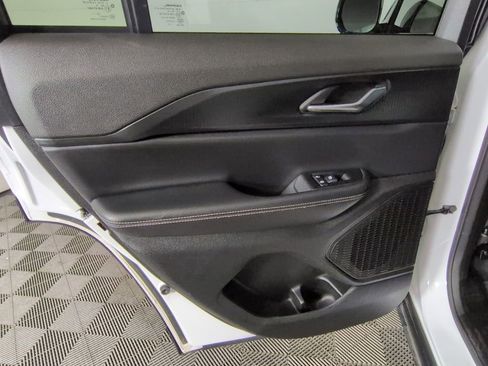 Certified 2025 Jeep Grand Cherokee Altitude AWD/4WD image 31
