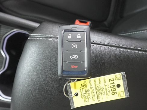 New 2025 Jeep Grand Cherokee L Limited w/ Luxury Tech Group II image 38