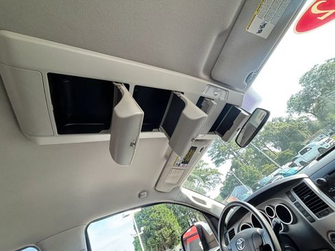Used 2012 Toyota Tundra 4x4 CrewMax w/ SR5 Pkg image 18