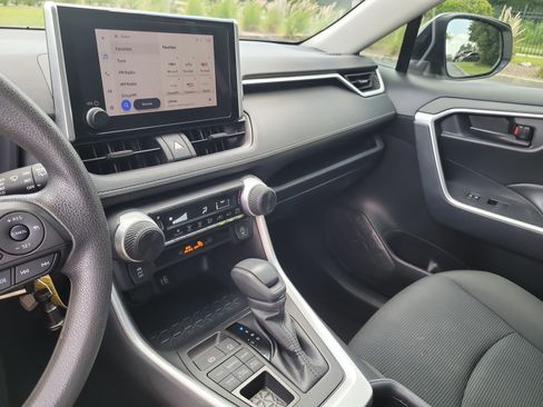 Used 2025 Toyota RAV4 LE AWD/4WD image 21