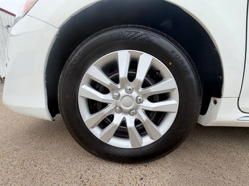 Used 2013 Toyota Camry LE FWD image 28