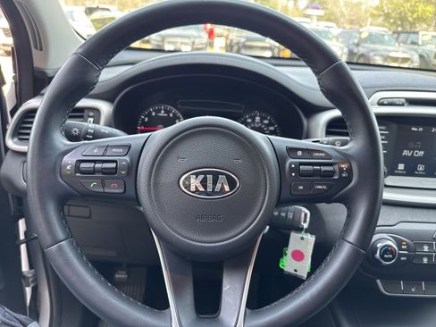Used 2018 Kia Sorento LX image 23