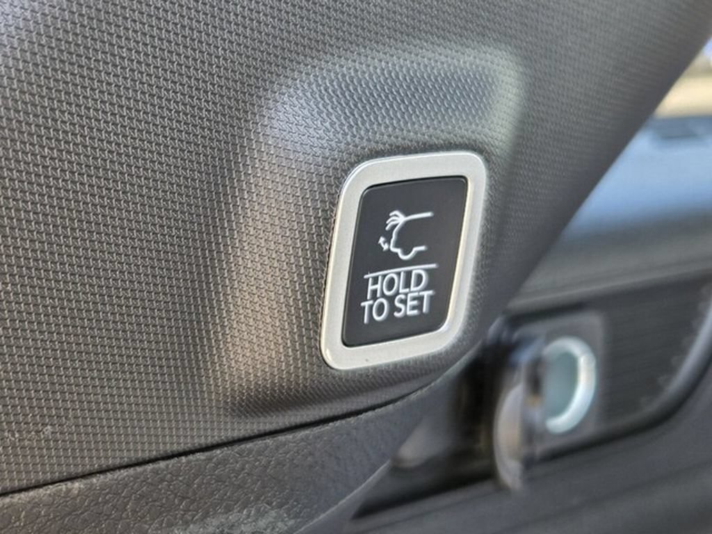 New 2027 Jeep Grand Cherokee Limited RWD image 10