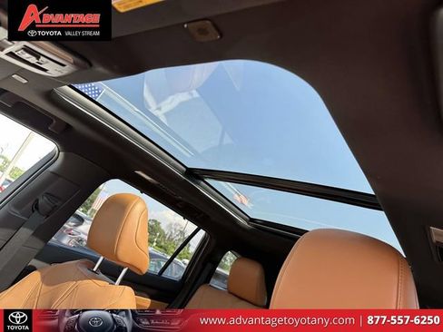 Used 2023 Toyota Highlander Platinum AWD/4WD image 25